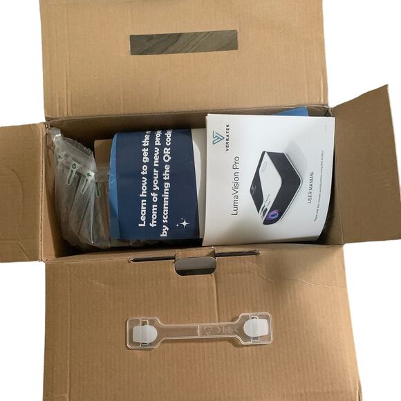 NEW VERRATEK LUMAVISION PRO NATIVE 1080P PROJECTOR - BIG SCREEN SIZE - Picture 4 of 9